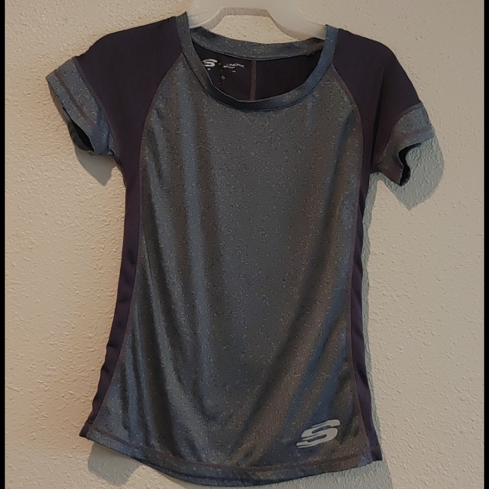 Sketchers sport top